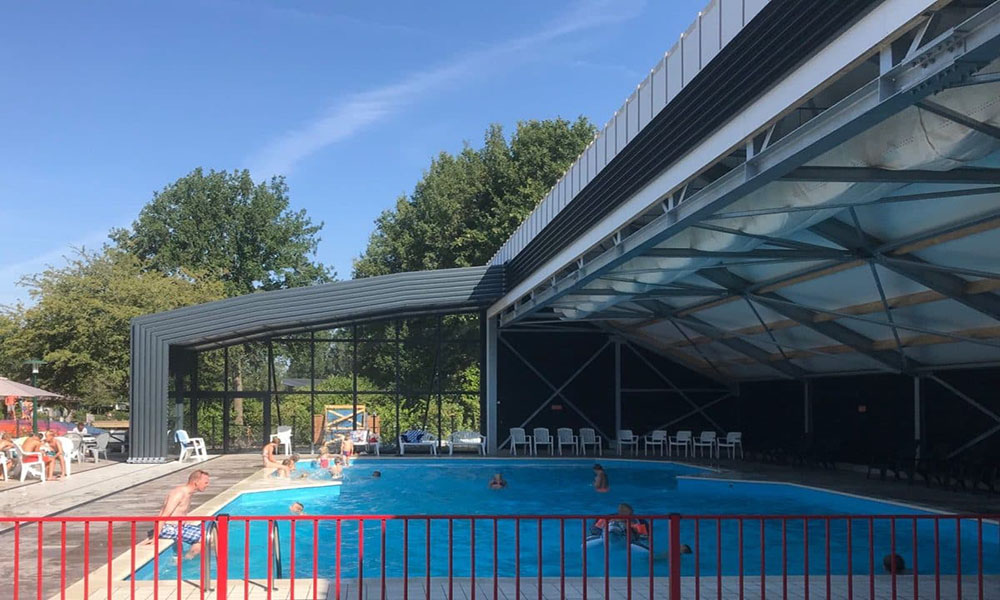 荷兰雷埃泽尔文公共游泳池移动阳光房